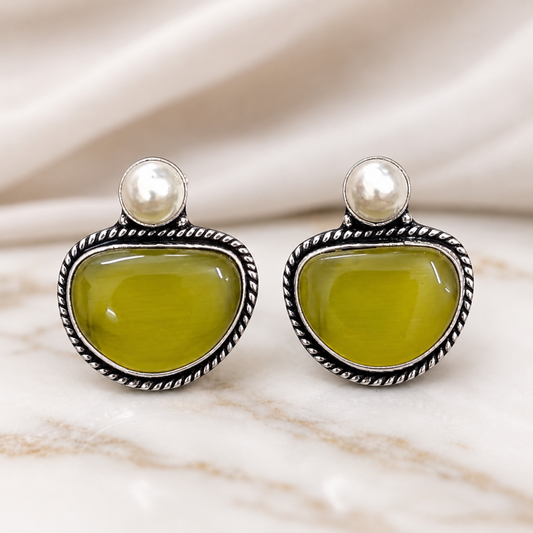Niki Brass Studs - Olive
